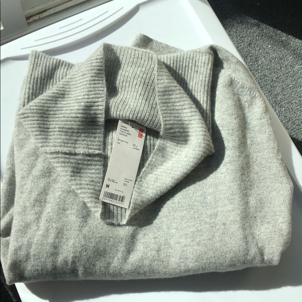 Uniqlo Cashmere Turtleneck Sweater